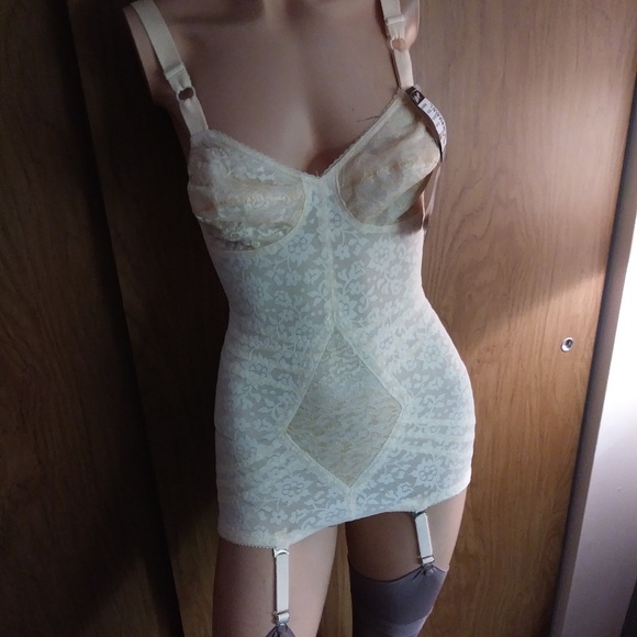 DAVIDTHEWEBGUY; I SELL VINTAGE LINGERIE & SHOES - Picture 5 of 6